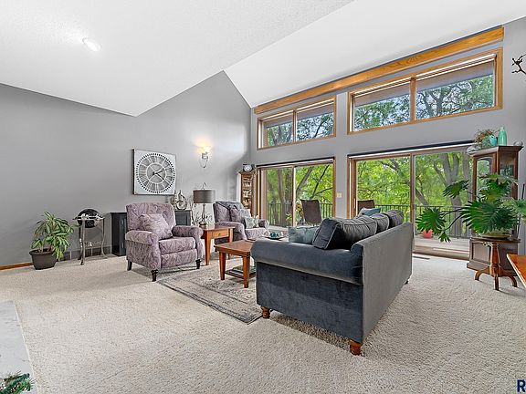 5th image of 812 W Bayberry Cir