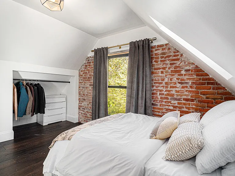 2nd floor Guest Room
