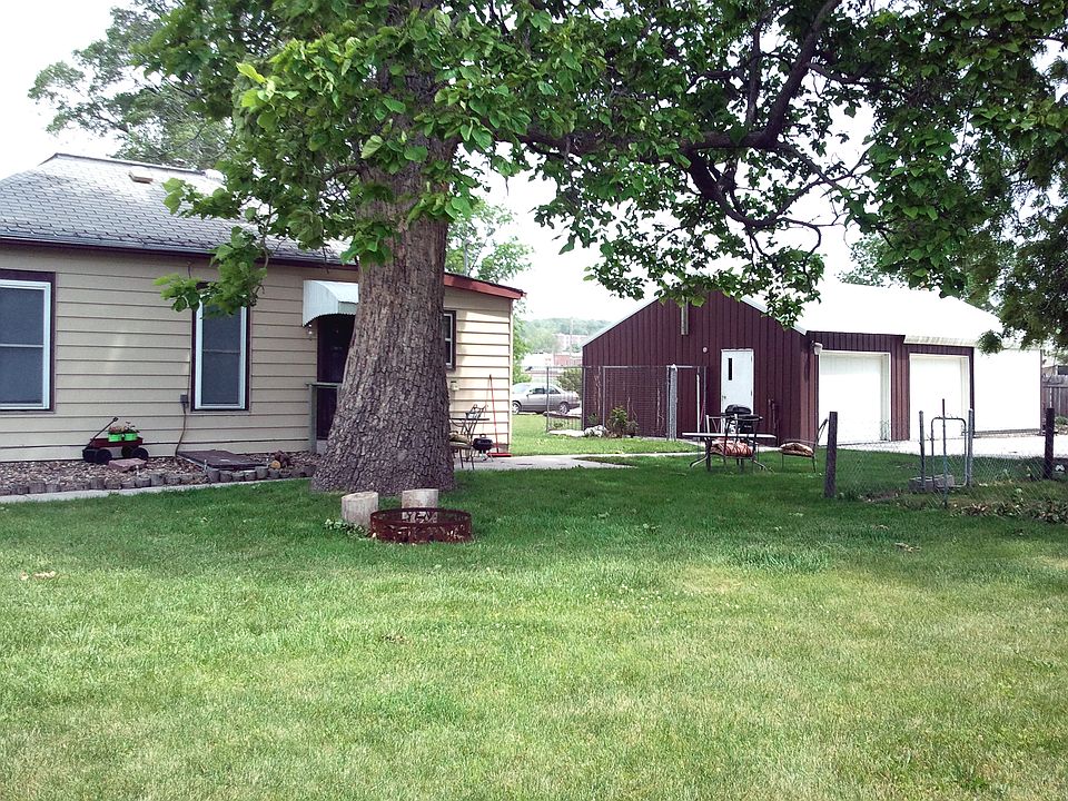 1st image of 214 S 1st St