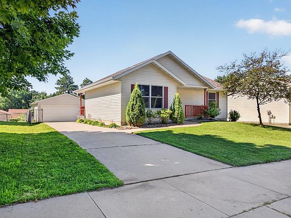 3rd image of 3704 Strathmore Ln SE