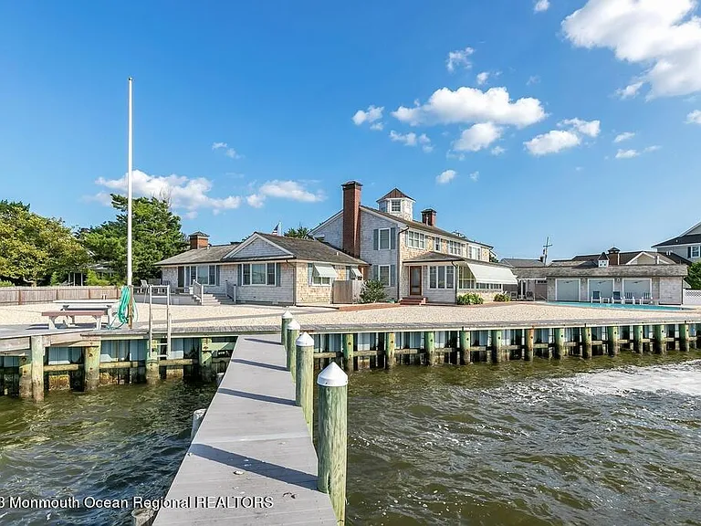 127 Curtis Point Dr — Photo 2