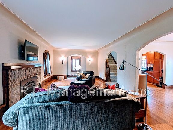 4th image of 1720 Hillcrest Ave