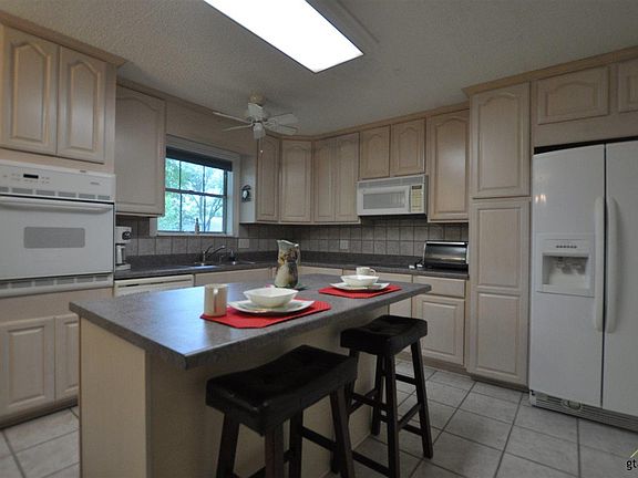 3rd image of 146 Fairway Dr