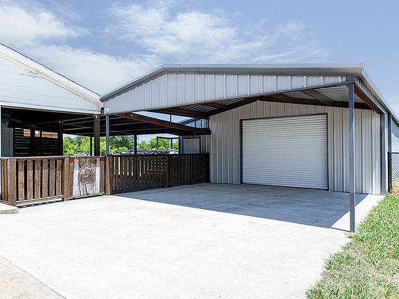 3rd image of 154 Quinta Cir