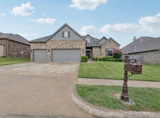 5898 E 143rd St S, Bixby, OK 74008