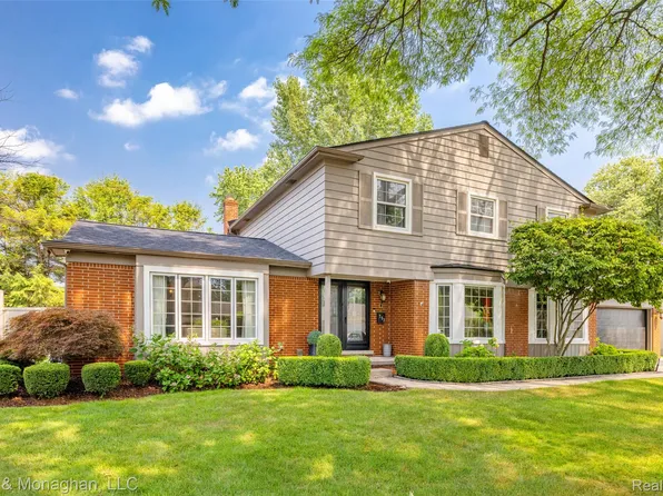 792 S Rosedale Ct, Grosse Pointe Woods, MI 48236