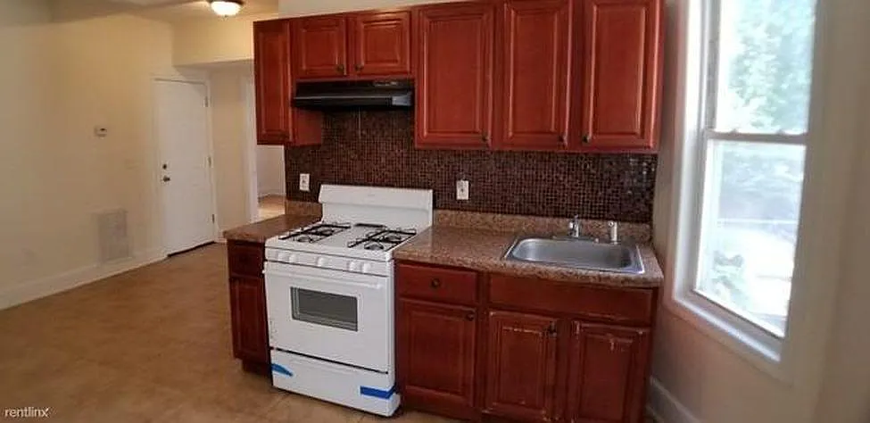 3 bed, $2,400 — Photo 1