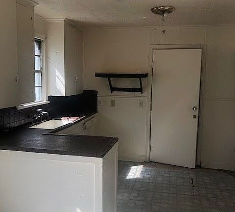5th image of 1730 Caroline St