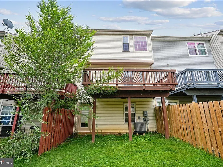 104 Frazer Dr — Photo 3