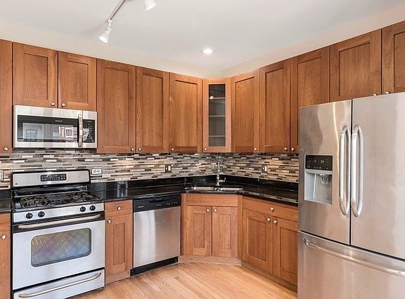 4th image of 2320 W Adams St Unit 28