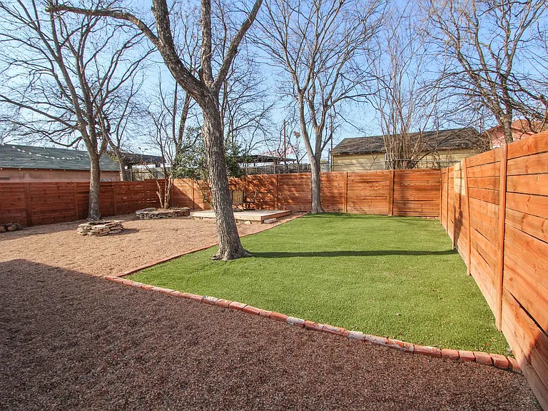 711 W Lullwood Ave — Photo 33