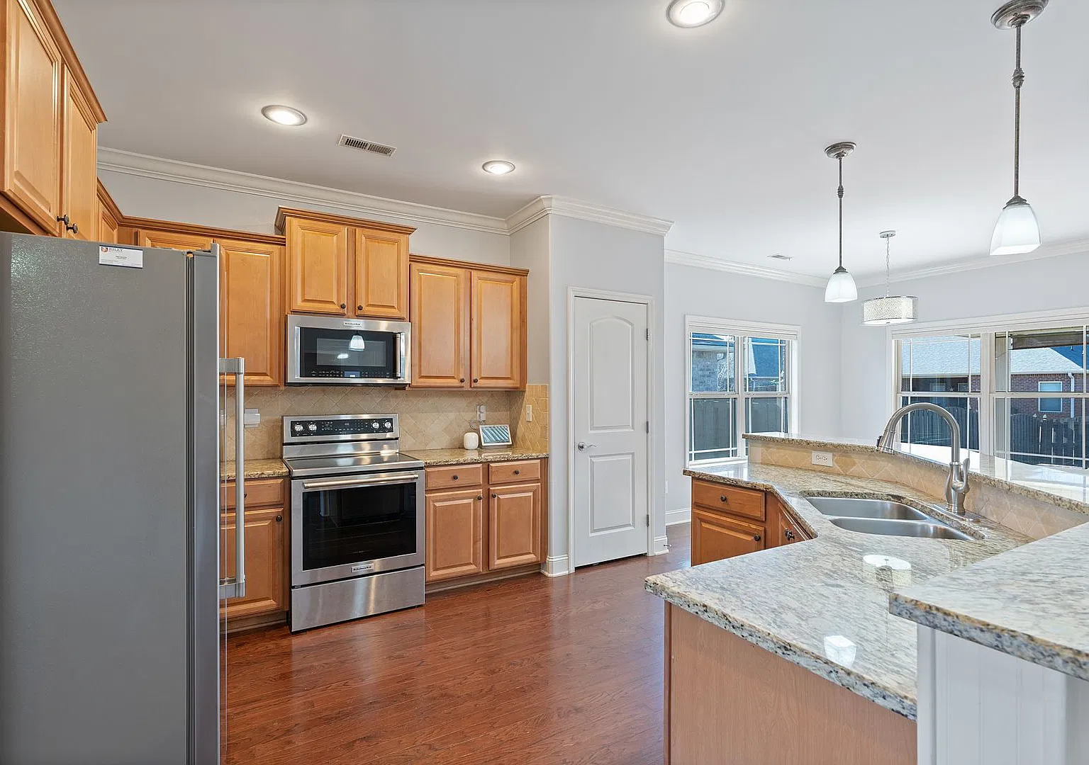4 Bedrooms!! Minutes From Redstone Arsenal And Huntsville International Airport — Photo 3