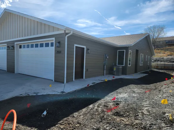 2535 Hennessy Dr, Rapid City, SD 57701