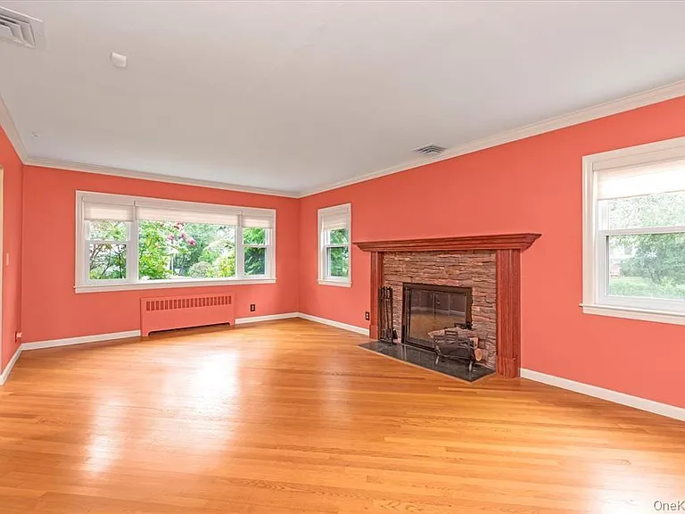 709 Carlyle St — Photo 7