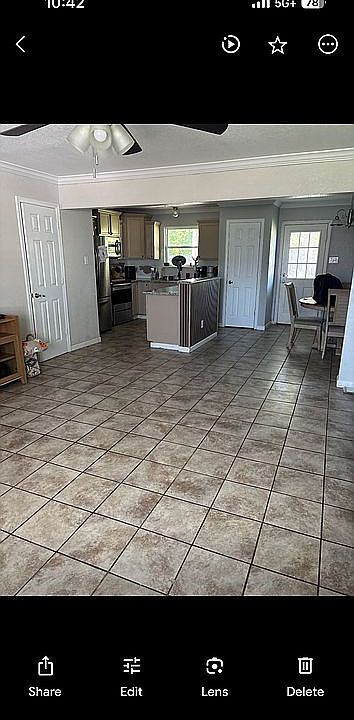 2nd image of 205 Hidden Oak Dr
