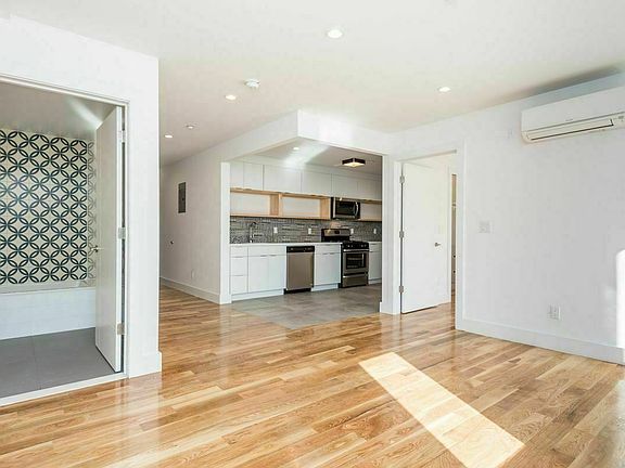 5th image of 766 Lafayette Ave #33