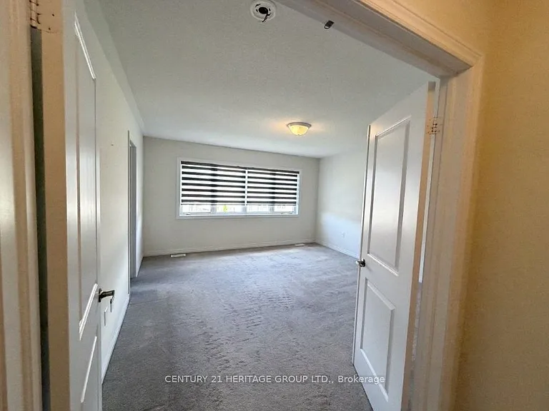 1449 Farrow Cres — Photo 12