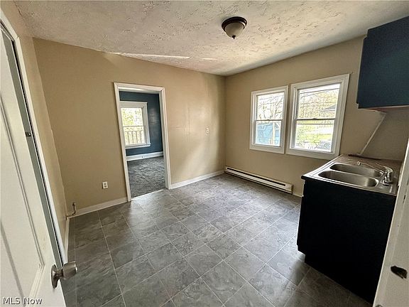 3rd image of 10603 Crestwood Ave