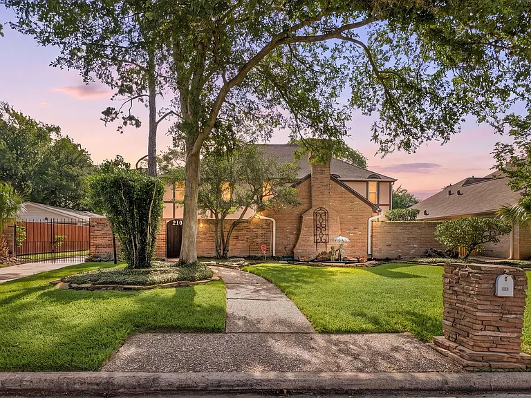219 Big Hollow Ln — Photo 1