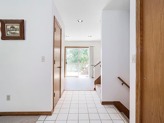3rd image of 201 Linnell Dr NW