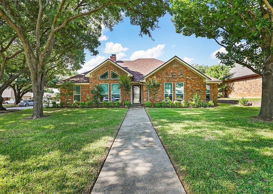 1st image of 2901 Trail Lake Dr