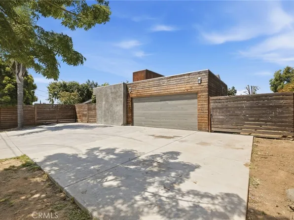 196 Santa Clara Dr, Vista, CA 92083