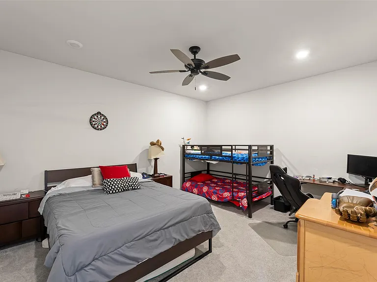 1939 Shallow Canyon Ln — Photo 32