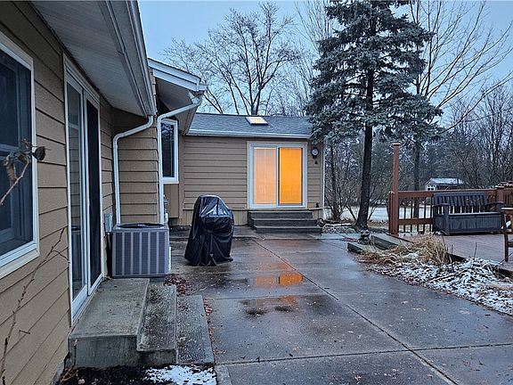 4th image of 15379 Carol Dr