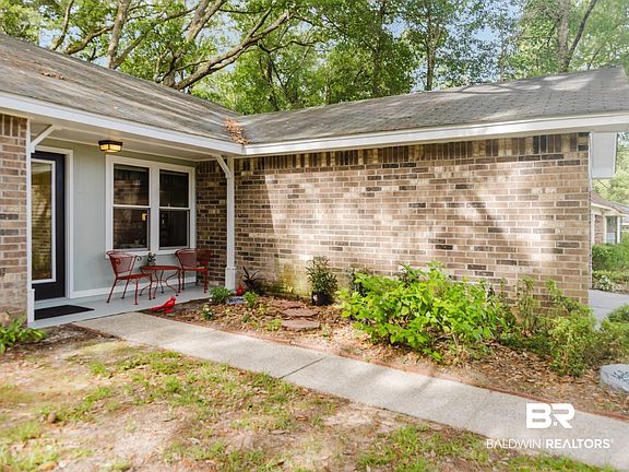 2nd image of 105 Plaza Cir
