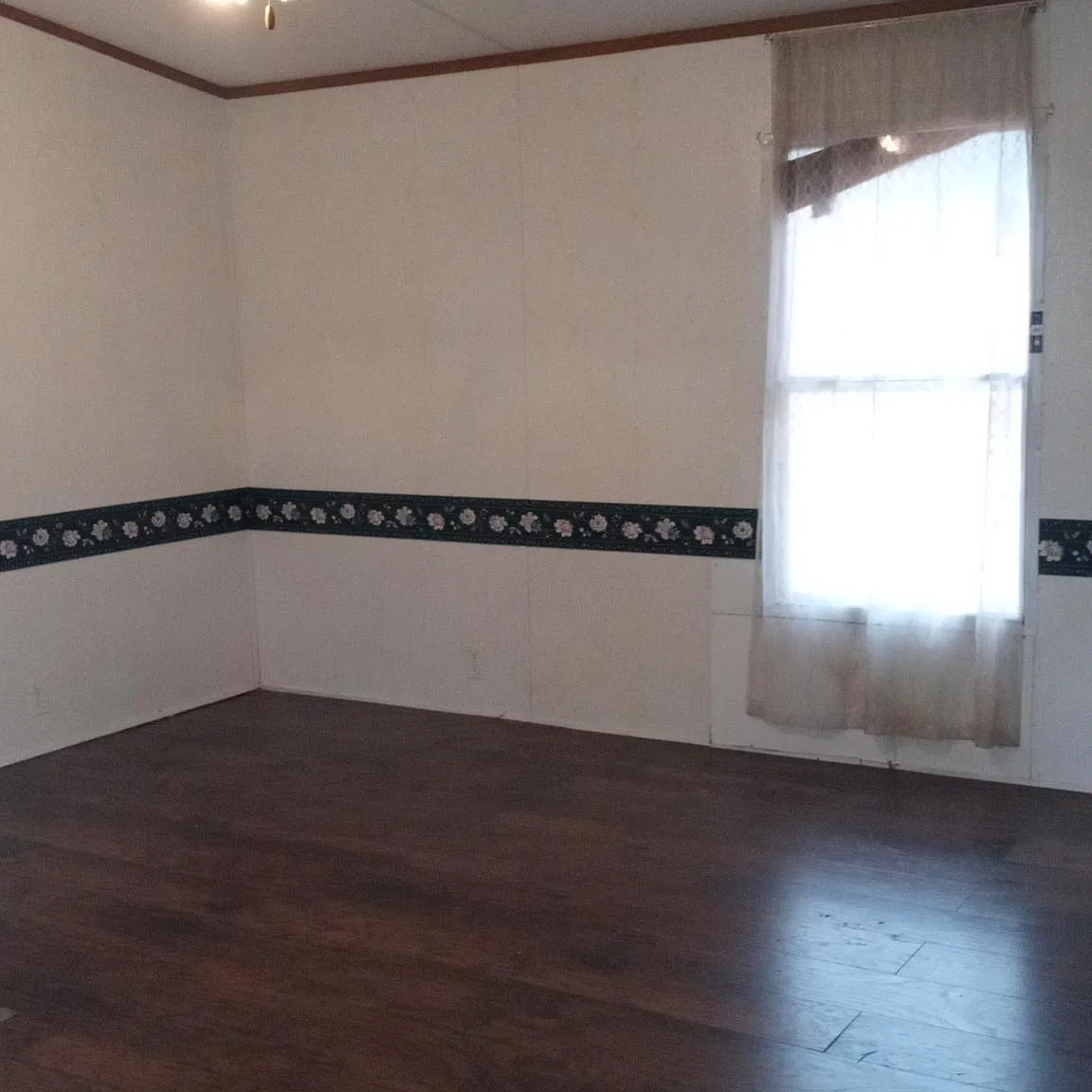 3 bed, 910 sqft, $1,100 — Photo 3