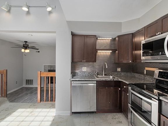 4th image of 204 Tall Oaks Dr Unit A