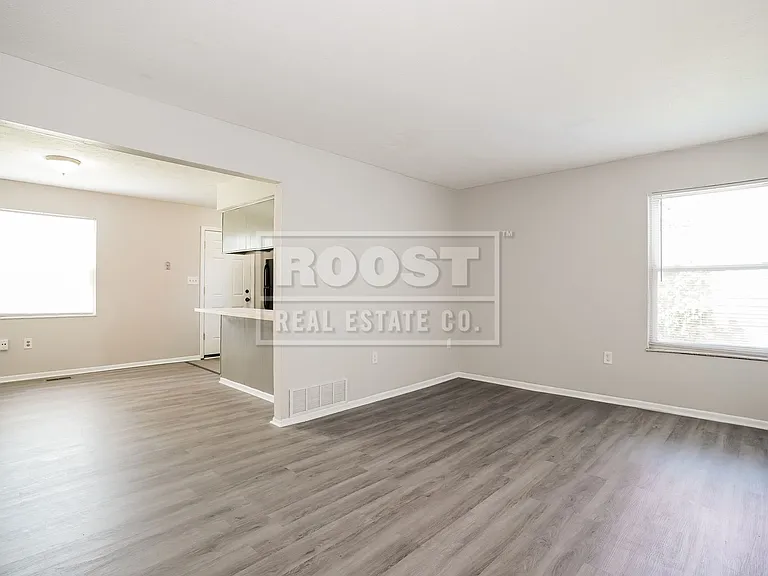 5623-5625 Chatford Dr — Photo 3
