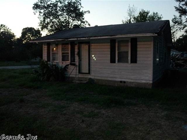 2nd image of 302 Holly St