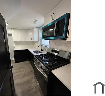 2621 Price St — Photo 2