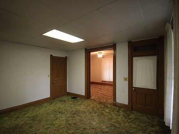 5th image of 106 W Plum St