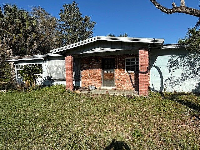 1st image of 555 Lake Dr
