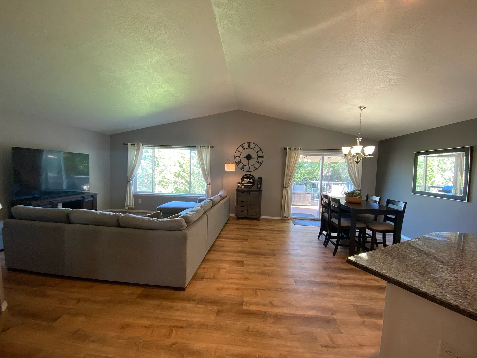 5 bed, 2140 sqft, $3,000 — Photo 4