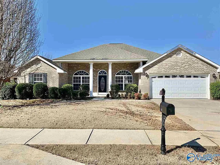 115 E Crest Way — Photo 1