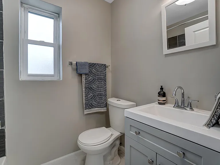 334 Helen St #1 — Photo 7