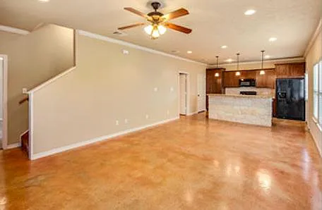 4 bed, 1740 sqft, $2,200 — Photo 3