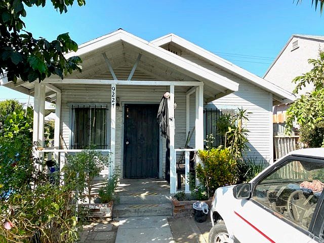 1st image of 9227 Parmelee Ave