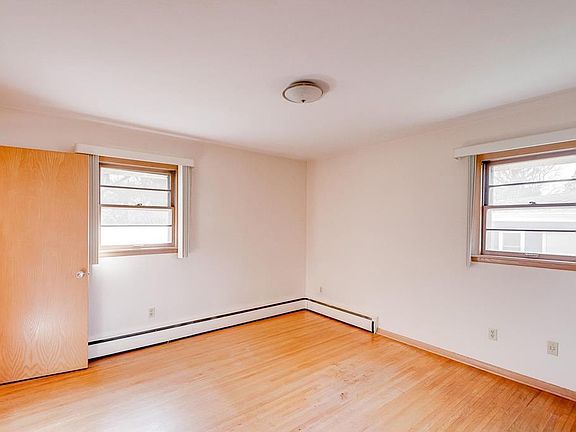 4th image of 136 20th Ave N