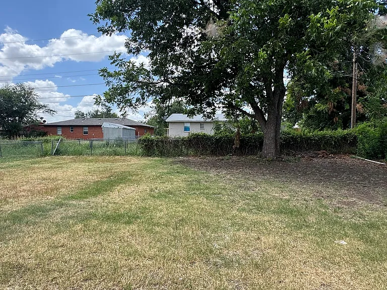 2420 NW 41st St — Photo 15