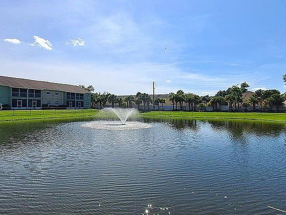 5th image of 4100 Pershing Pointe Pl APT 4