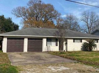 3810 Suncrest Dr, Groves, TX 77619