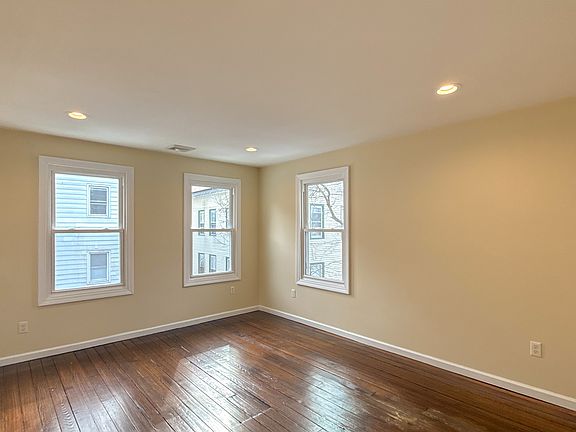 4th image of 23 1/2 Tilton St