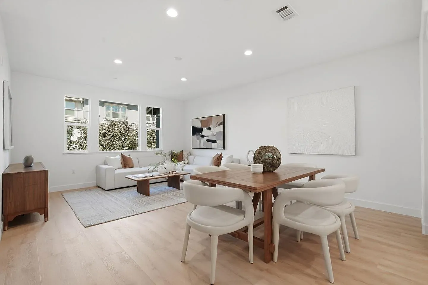 4 bed, 1914 sqft, $7,000 — Photo 2