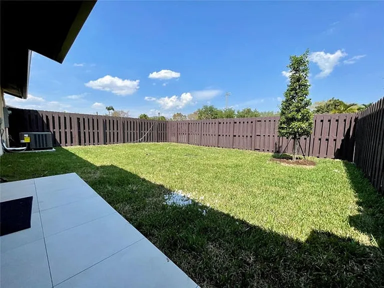 4741 SW 135th Pl — Photo 13