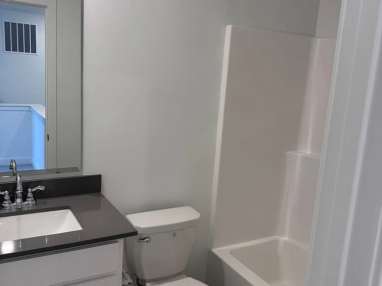 Common Bathroom
Clean and modern full bathroom