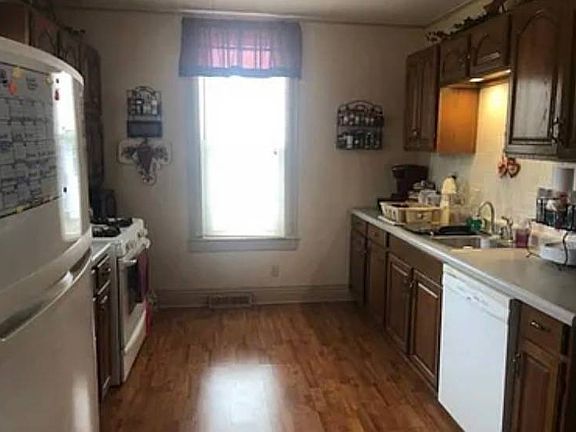 2nd image of 138 E Lincoln St